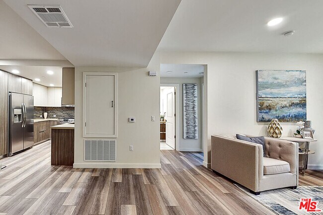 Foto del edificio - 1070 S Bedford St
