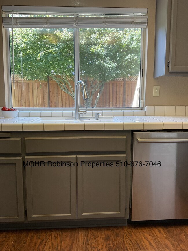Building Photo - 926 Buckingham Dr