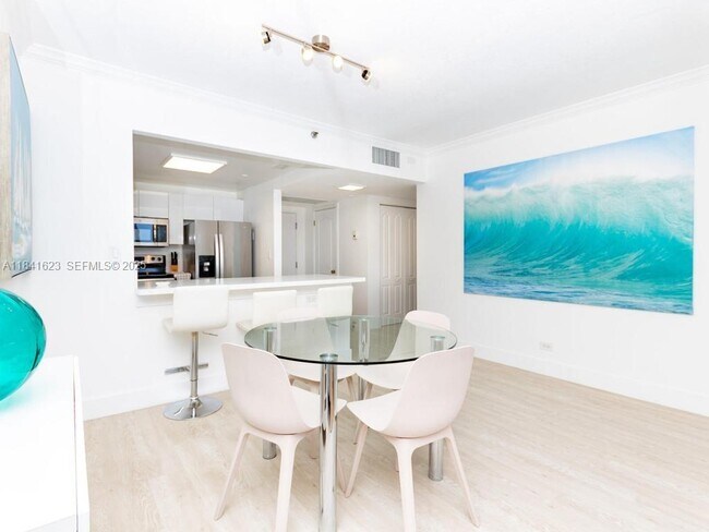 Building Photo - 2301 Collins Ave