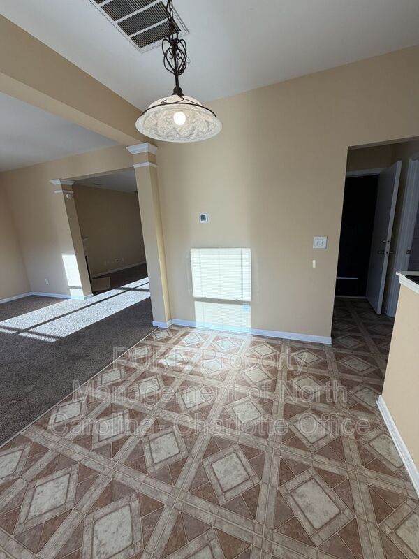 Foto del edificio - 8603 Earthenware Dr