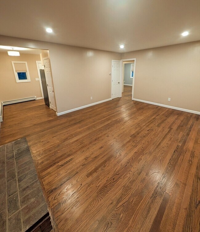 Building Photo - 17 Mayflower Cir