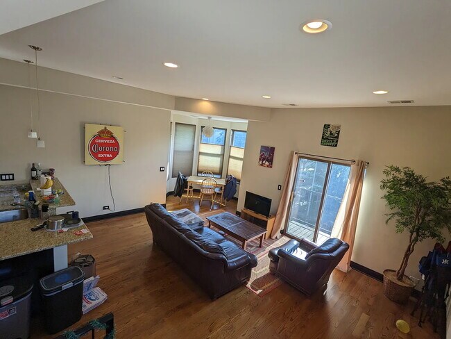 Foto del edificio - 1701 N Campbell Ave