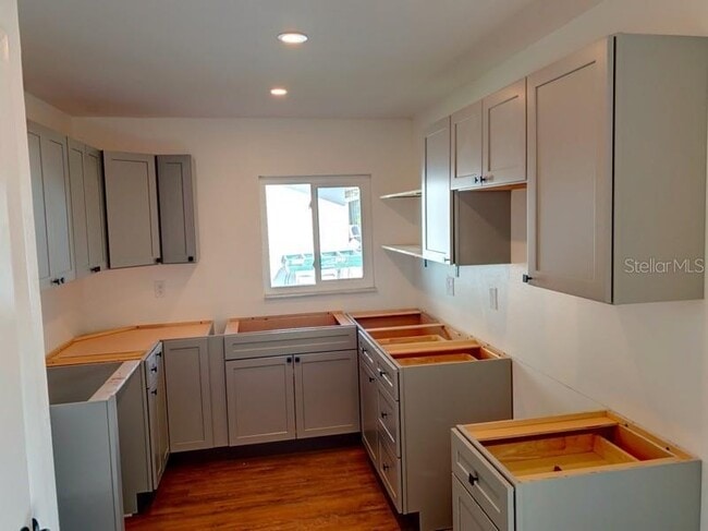 Building Photo - 603 61st Ave Terrace E