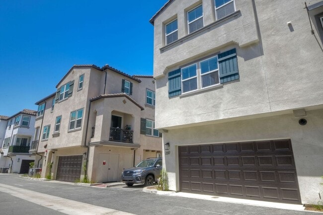 Building Photo - New 3 Story Townhome Available Now!