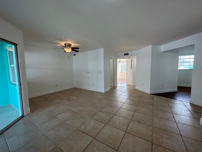 Foto del edificio - 2620 SE 20th Ct