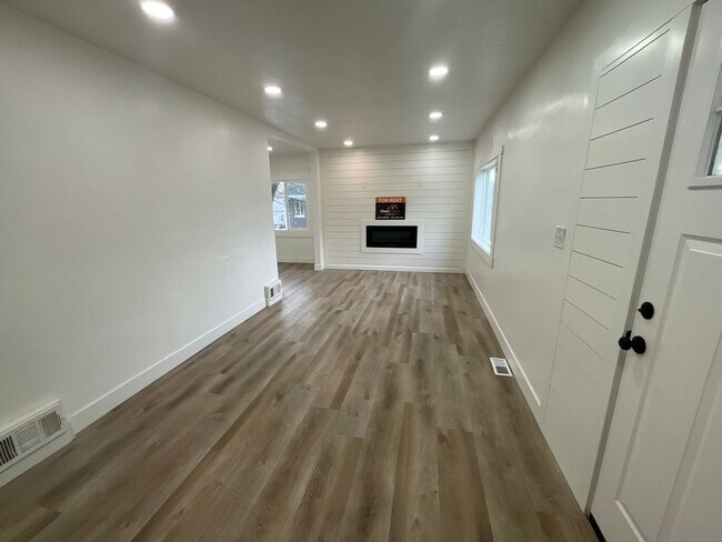 Foto del edificio - 859 Binford St