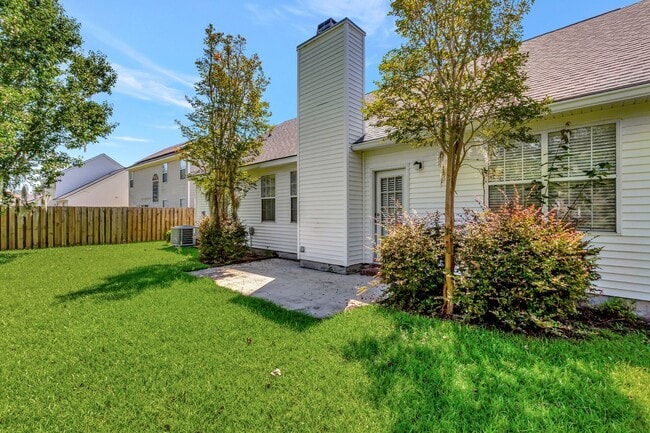 Building Photo - Single Story home in Village Green!
