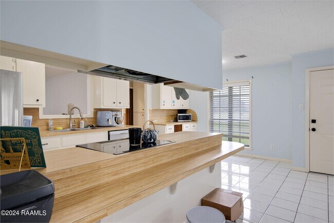 Foto del edificio - 507 E Broussard Rd