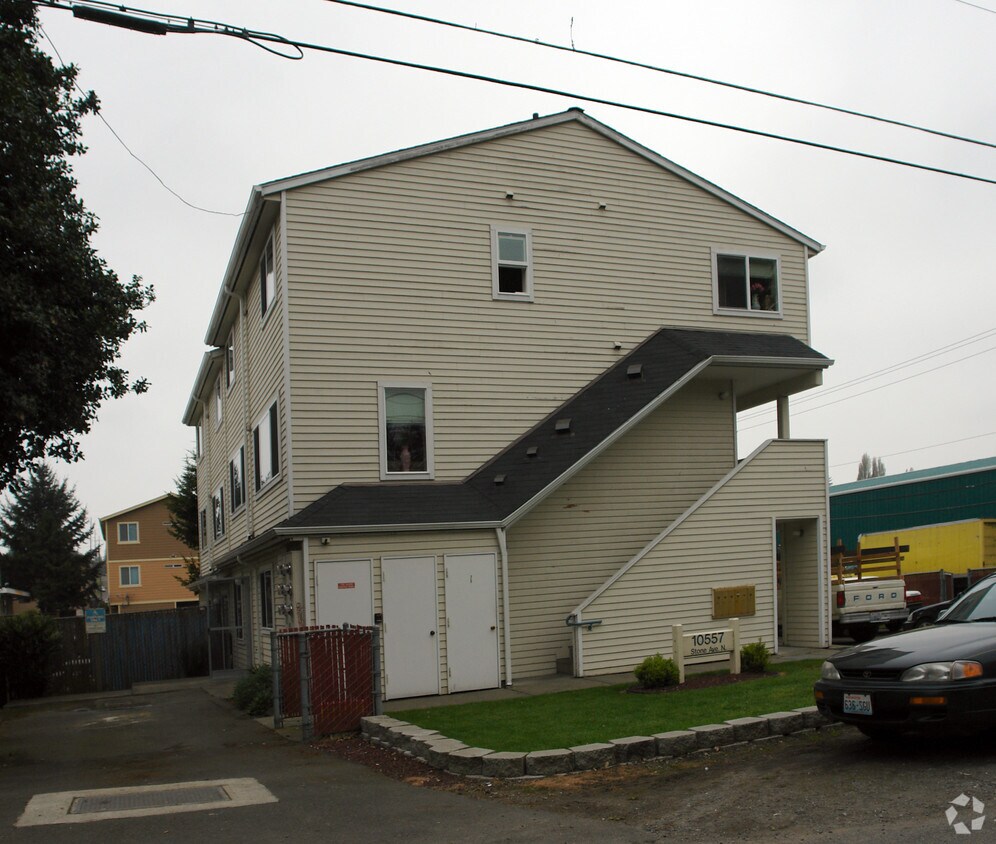 Building Photo - 10557 Stone Ave
