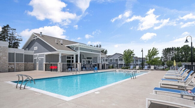 Área de la piscina - Springs at Five and Main