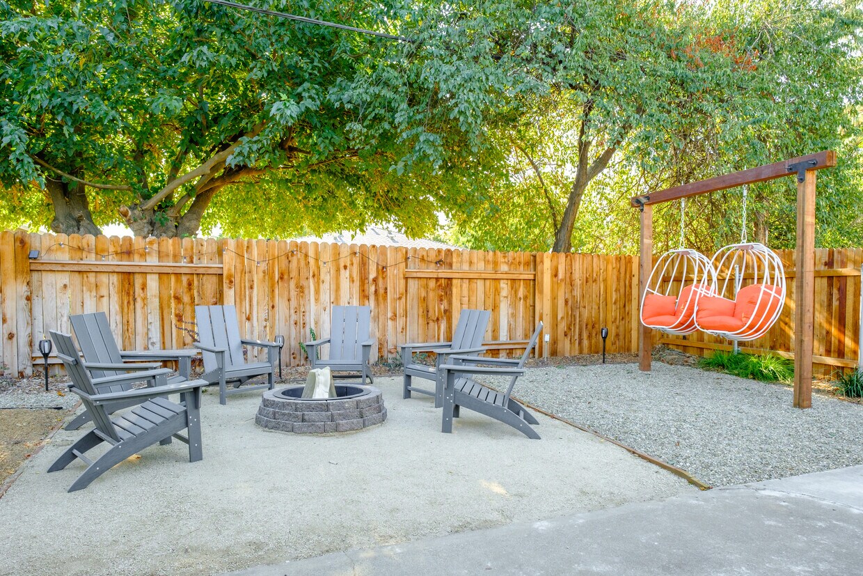 backyard fire-pit - 9132 Feather River Way