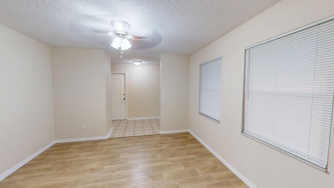 Foto del edificio - 680 Roger Sherman St