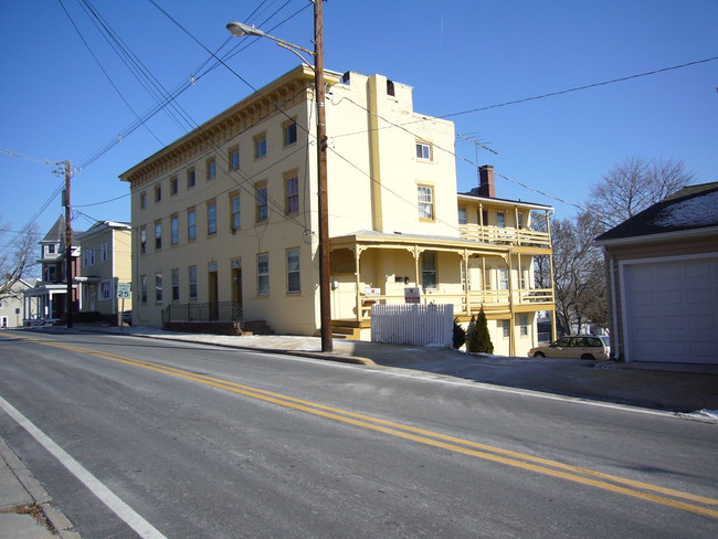 Building Photo - 16 N Church St