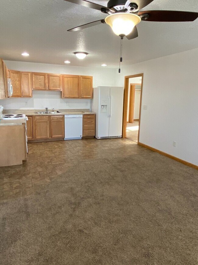 Building Photo - 222 Glenda Dr