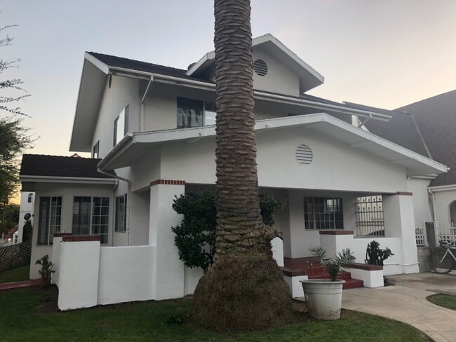 Foto del edificio - 5702 Carlton Way