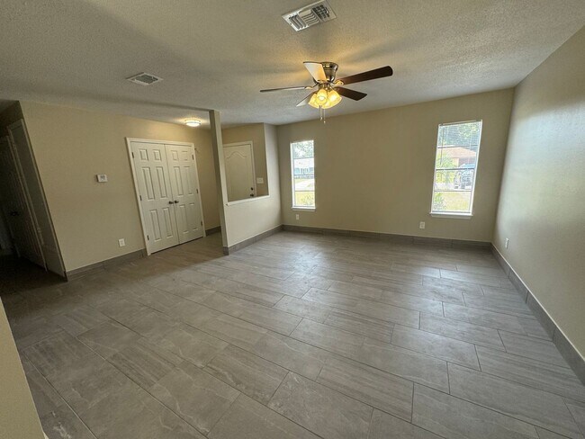 Foto del edificio - 7823 Coronet Ln