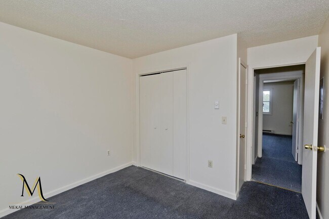 Foto del edificio - 715-719 Berkshire Avenue