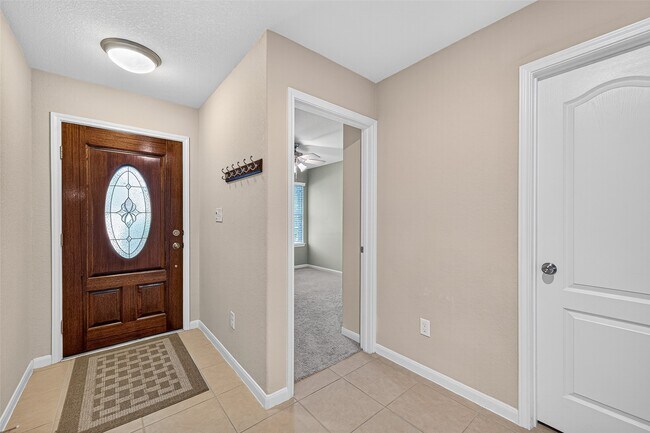 Foto del edificio - 18214 Almond Place Lane