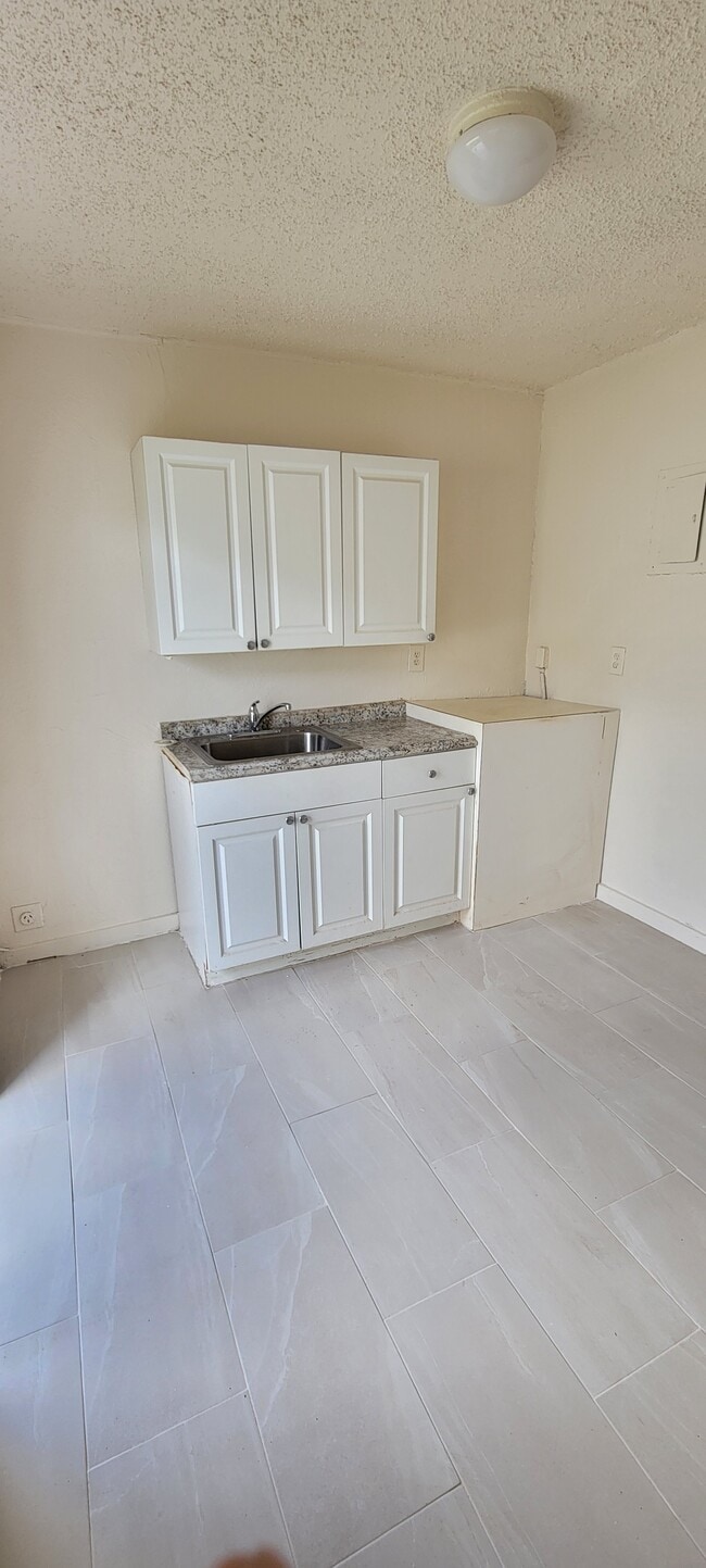 Kitchen - 2746 NW 6th Ct