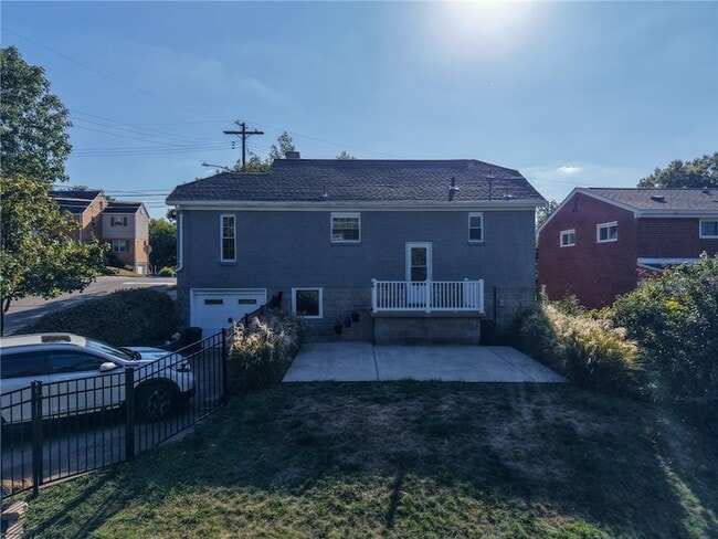 Building Photo - 261 Catalpa Pl