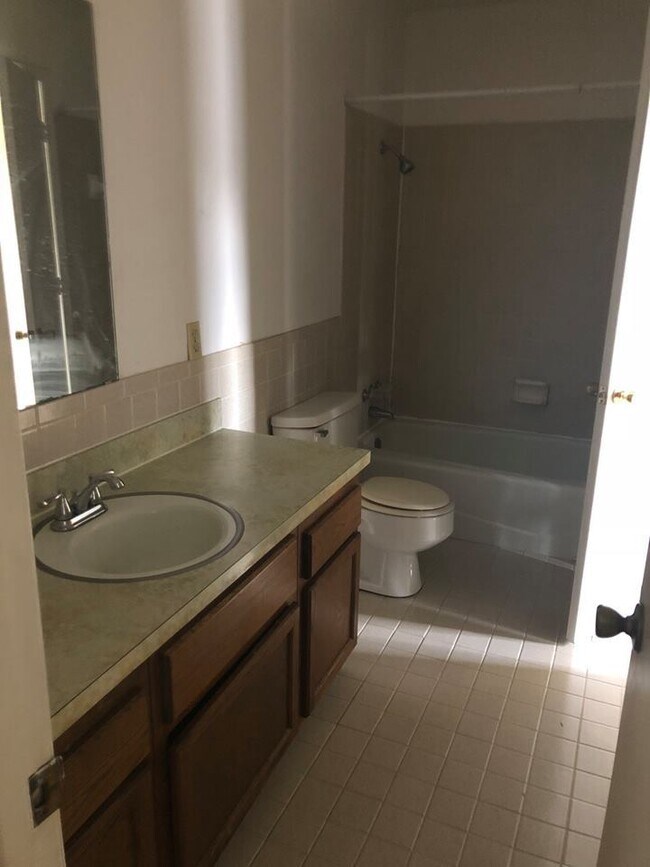 Foto del edificio - 1808/1810 Crescent Dr.