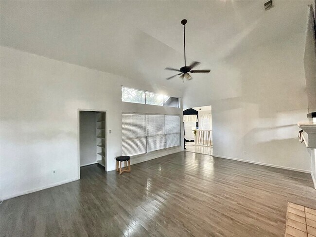 Foto del edificio - 8215 Sean Park Ct