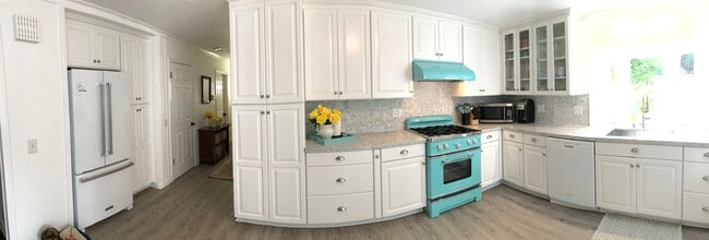 Foto del edificio - 18021 Upperlake Cir