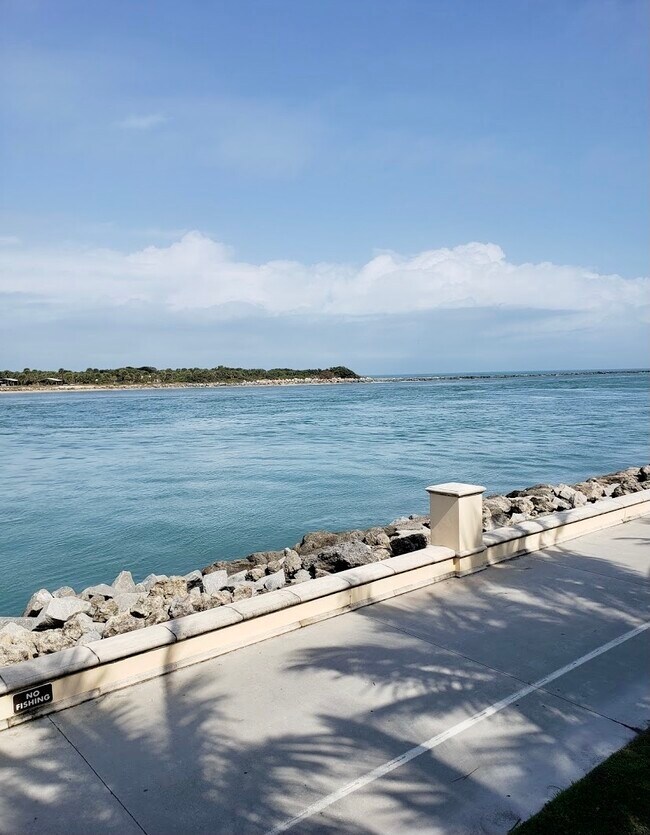 ENTRADA DE FORT PIERCE - 2050 Oleander Blvd