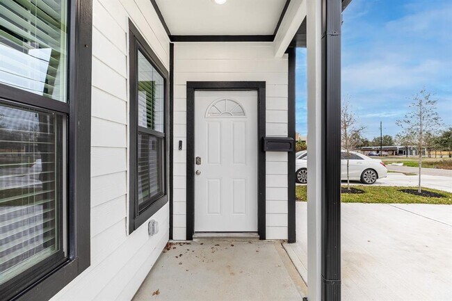 Foto del edificio - 4661 Clover St