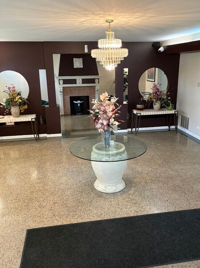 Building Photo - 7000 S East End Ave