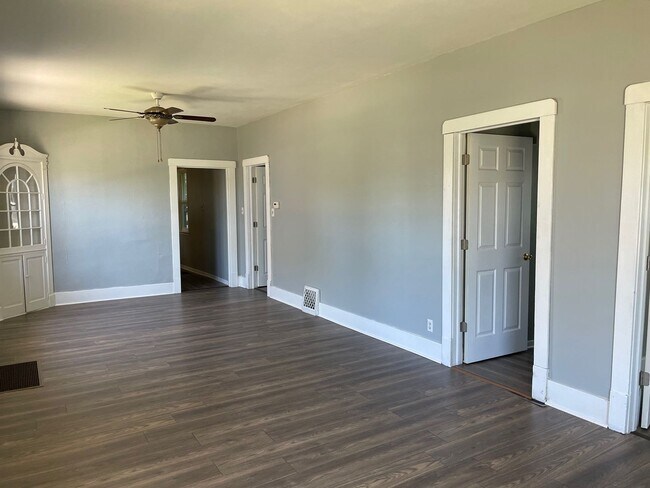 Building Photo - Great Home in West Peoria