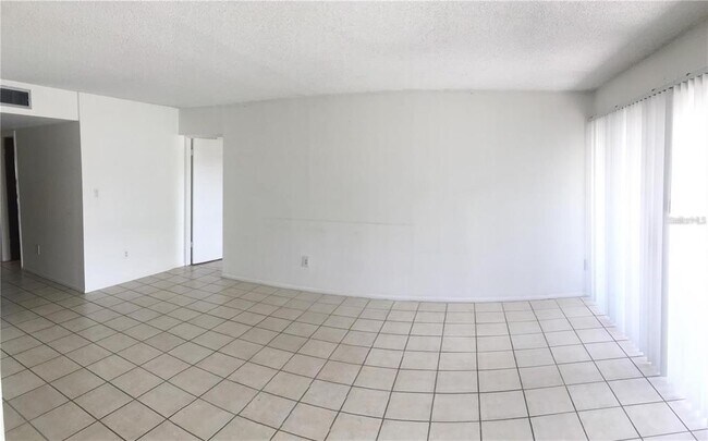 Foto del edificio - 4424 Castlepalm Rd