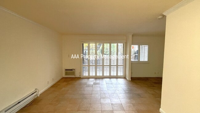 Building Photo - Marchbanks PRIME location. 1 bedroom/studi...