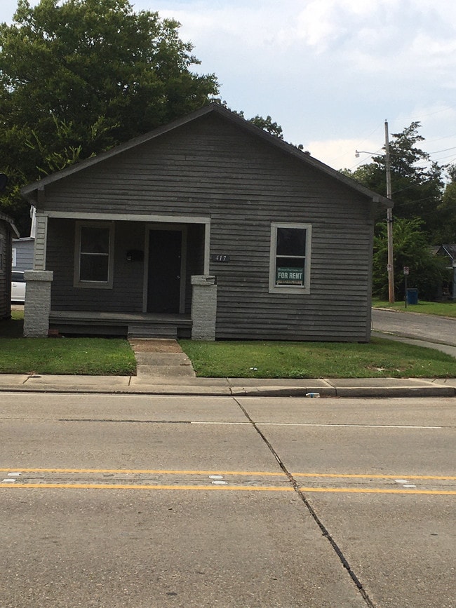 Building Photo - 417 Moss St