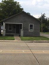 Building Photo - 417 Moss St