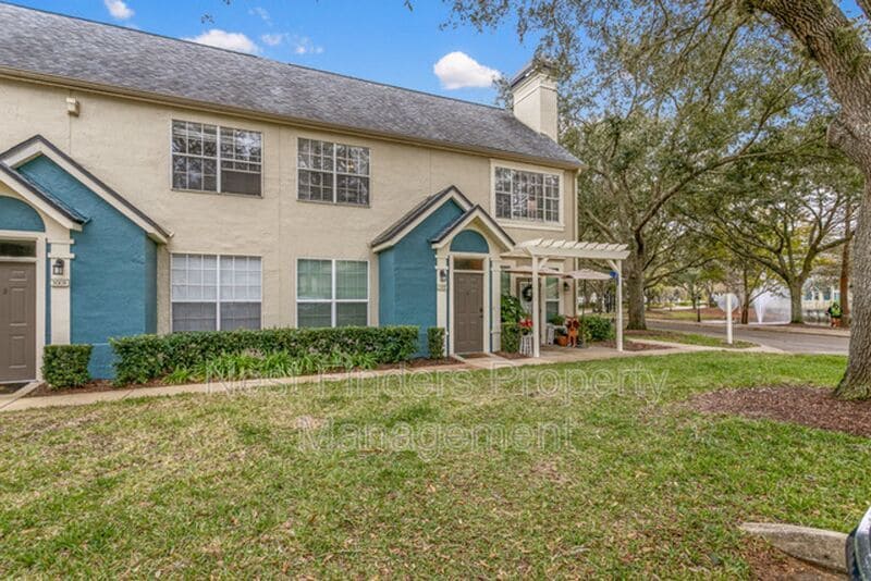 Primary Photo - 13703 Richmond Park Dr N