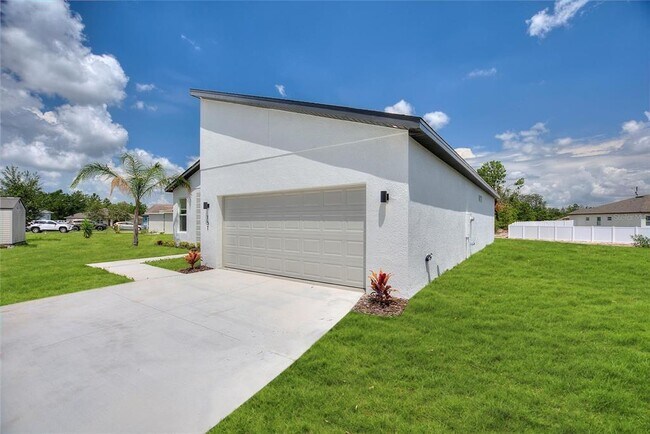 Building Photo - 151 Maple Dr