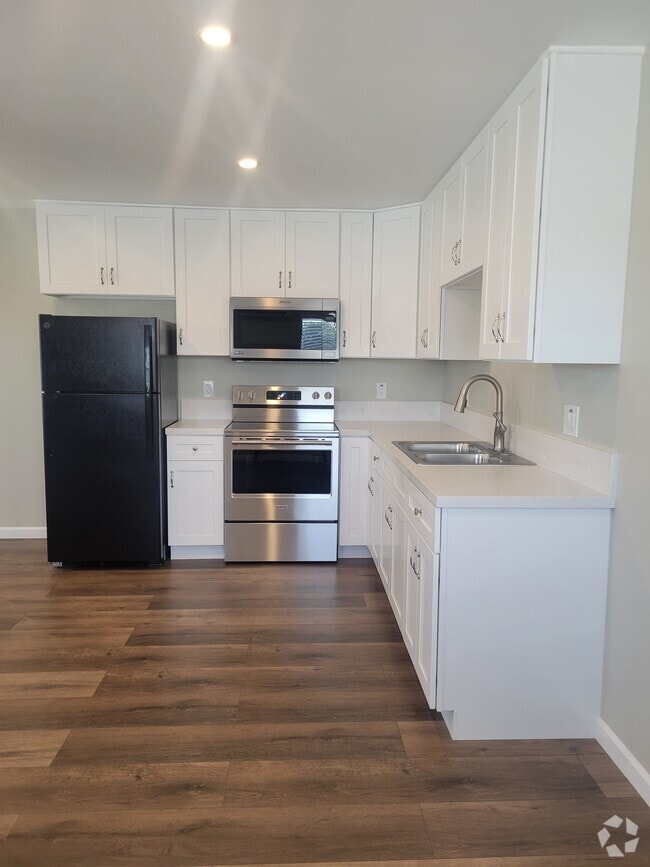 Building Photo - 5551 Lemon Ave