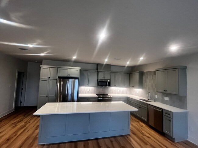 Building Photo - Argenta!