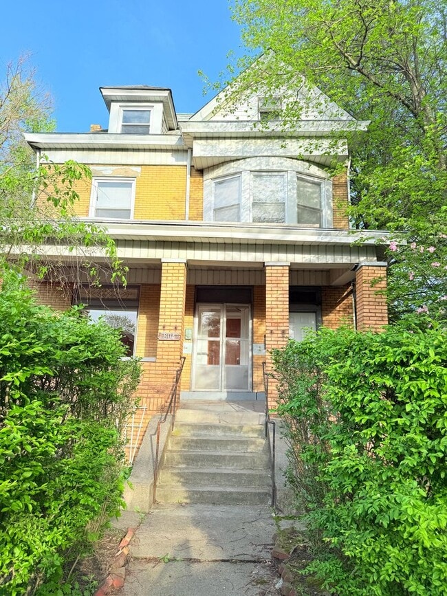 Building Photo - 804 Heths Ave