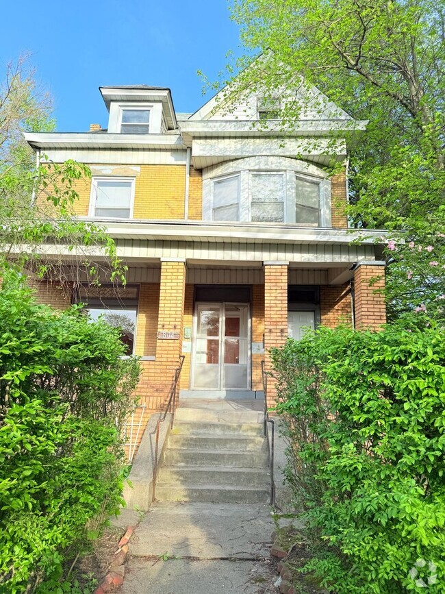 Building Photo - 804 Heths Ave