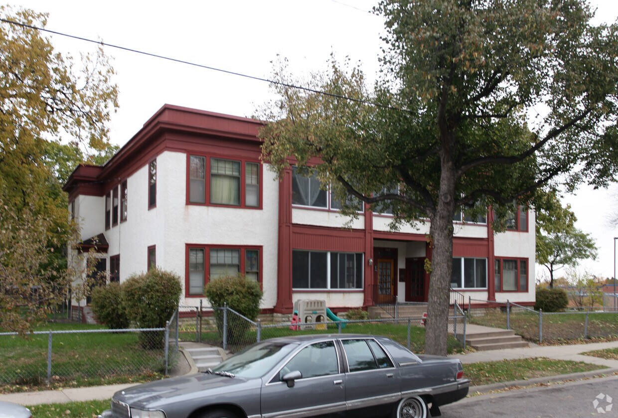 Building Photo - 900-906 16th Ave N