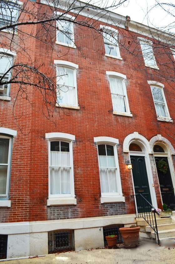 Primary Photo - 120 N Lambert St