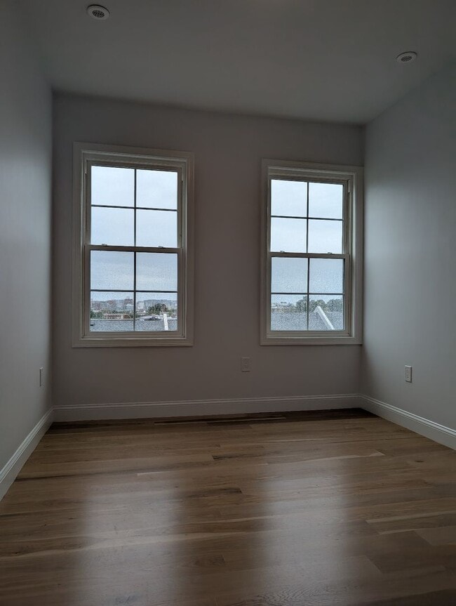 Building Photo - Renovated 4 bed 2 bath in Fort Hill