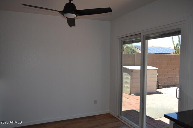 Foto del edificio - 976 E Greenlee Ave