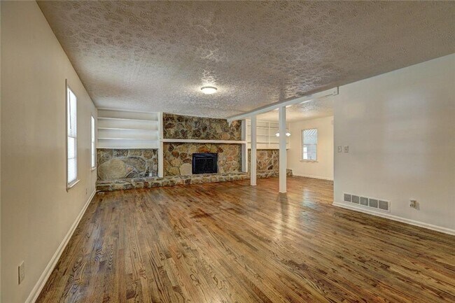 Foto del edificio - 4090 Knotty Oak Trail