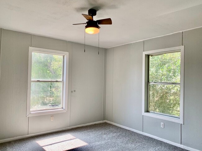 Building Photo - 1907 Avenue C