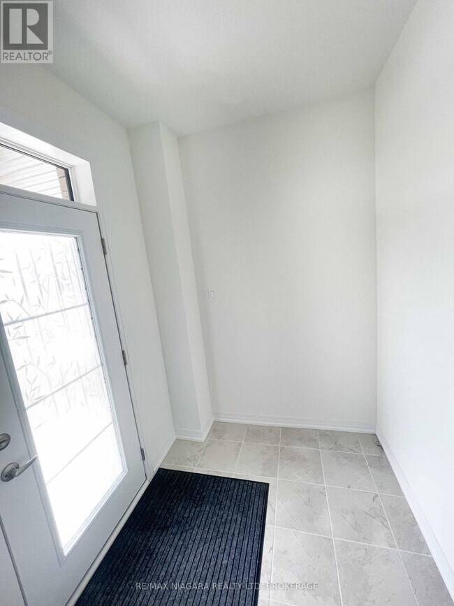 Building Photo - 15 Peach St