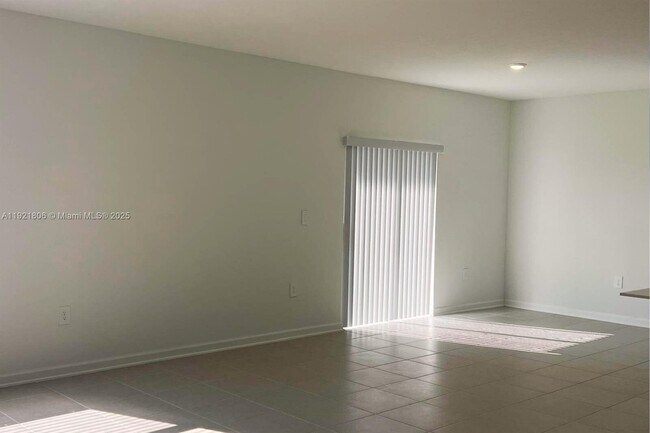 Foto del edificio - 3126 Totem Rd