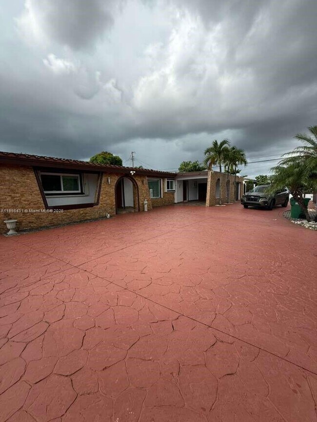 Foto del edificio - 8700 SW 19th Terrace